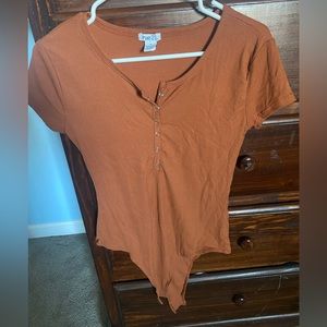 Short sleeve body suit